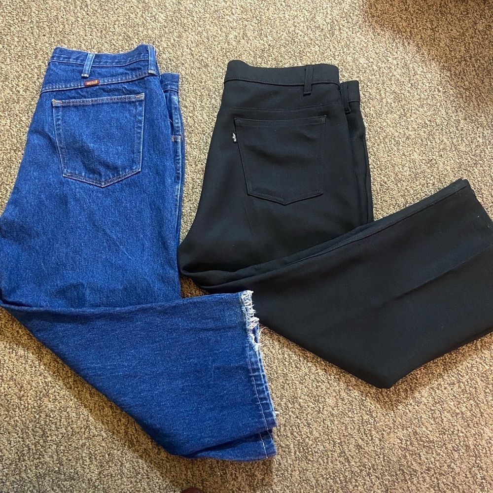 Rustler Indigo Blue Jeans Men’s Size 40
And Black Pants Rusher